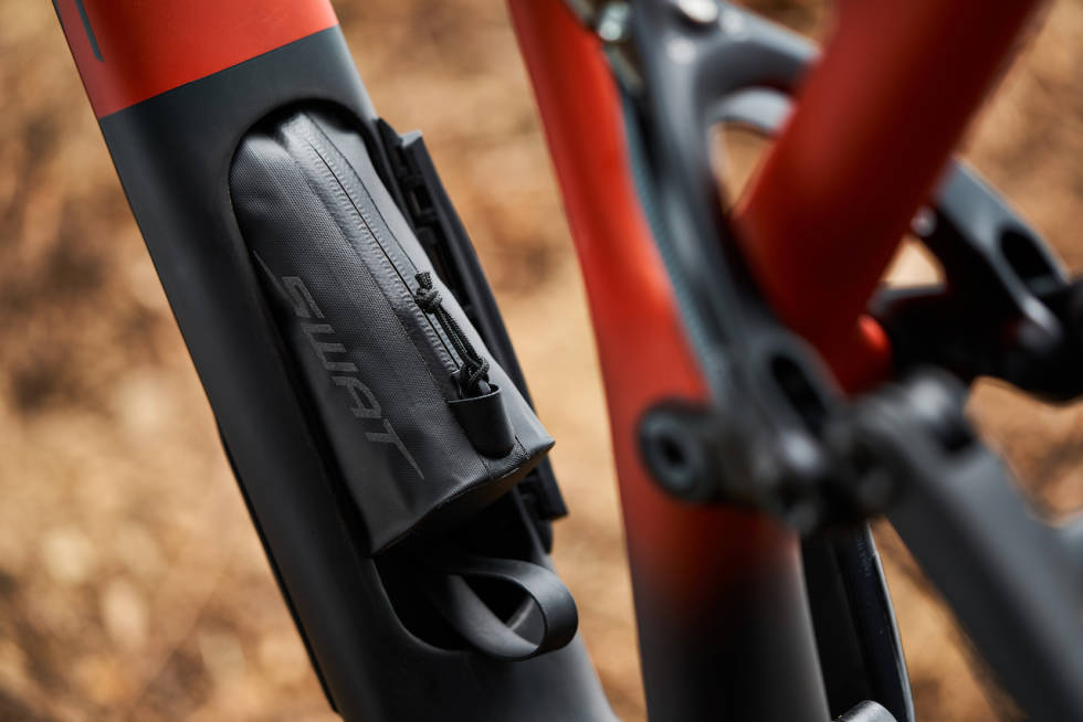 MED SWAT: Lønnkammeret i underrøret har blitt forstørret noe. Specialized Stumpjumper 2021