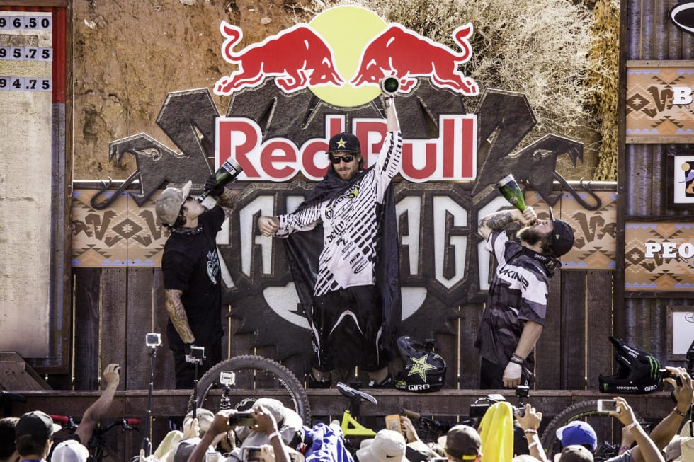PALLEN: Andreu Lacondeguy, Kort Sorge og Graham Agassiz tok 2. 1. og 3. plass i årets Red Bull Rampage. Dave Treml / Red Bull Content Pool