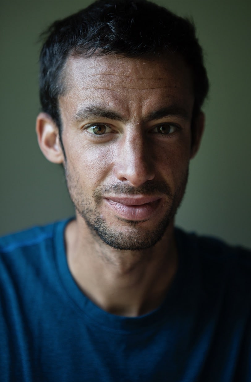 Kilian Jornet i et sjeldent øyeblikk uten fjell i bakgrunnen. Foto: Matti Bernitz.