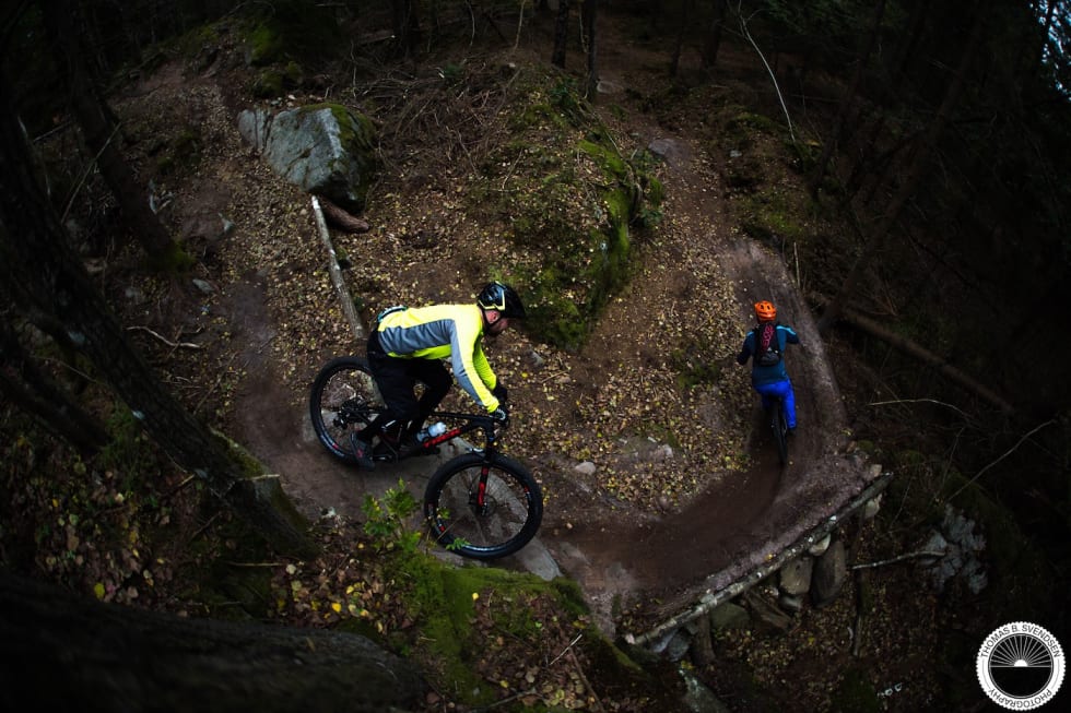Mr. Trek og lokalgutt Vebjørn Haugerud på vei ned korketrekeren. Foto: Thomas B Svendsen 24 Mr Trek og lokalgutt Vebjørn Haugerud på vei ned korketrekeren