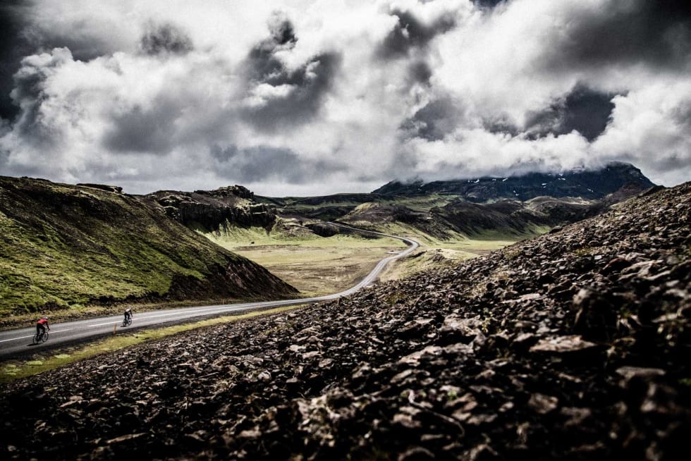 SOLGLØTT: Vi nyter et par sekunders opphold, i fjellene på vei til Thingvallavatn.