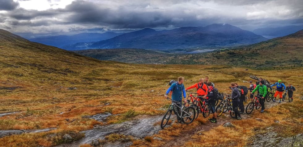 Ingen klaget på utsikten. Foto: Tommy Aslaksen Stisykkeltur Gryta Folven 2018 - Foto Tommy Aslaksen 1400x681