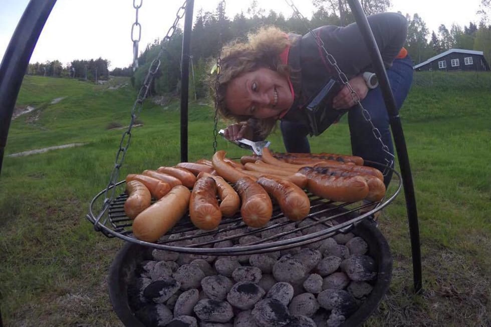Hanne Holmstrøm Karlsen sørger for påfyll også til helga. Foto: Privat Hanne Holmstrøm Karlsen Jentedag DH - 1400x