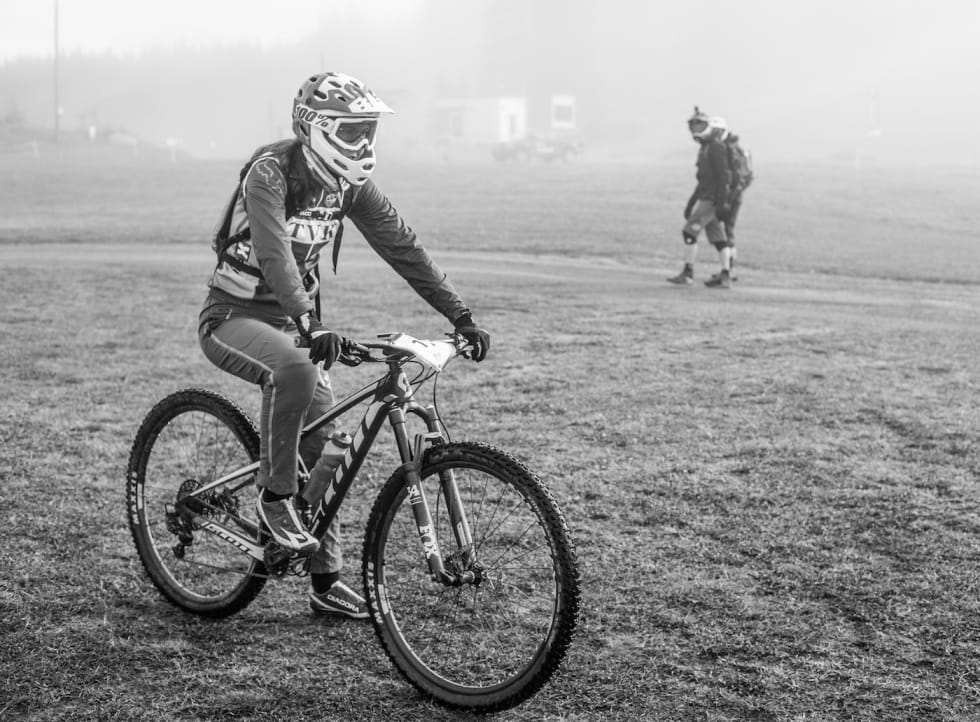 Debutant Berit Nordsæter Resell (16) kjørte fra enduroeliten på fjellet. Hafjell enduro Sylvain Cavatz Berit Nordsæter Resell - ss1 - Sylvain Cavatz 1400x1032