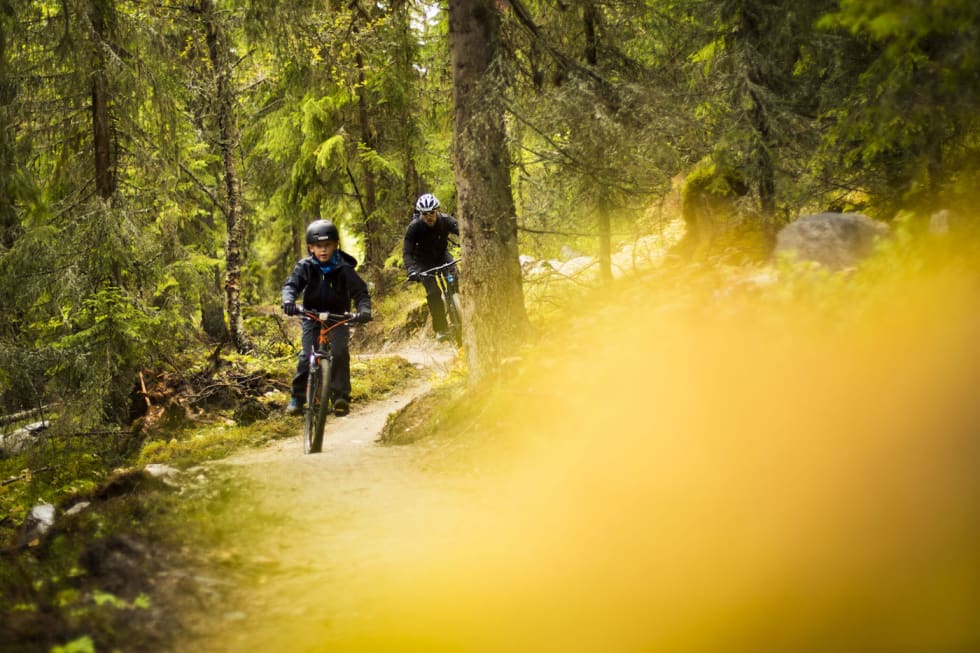 Stor iver for å prøvesykle stien etter at løypa var formelt åpnet. Foto: Snorre Veggan Bøgasethaugen til Tverrlia i Nesfjellet - Snorre Veggan