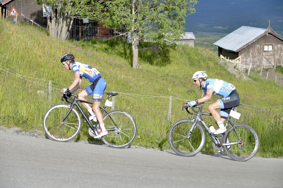 SEIG AVSLUTNING: De siste fire kilometerne opp til Storefjell går på grus og blir gradvis brattere. Foto: Børge Jensen Jonas Ellingsen - Oddbjørn Klomset Andersen - Stage 4 Børge Jensen 1400x933