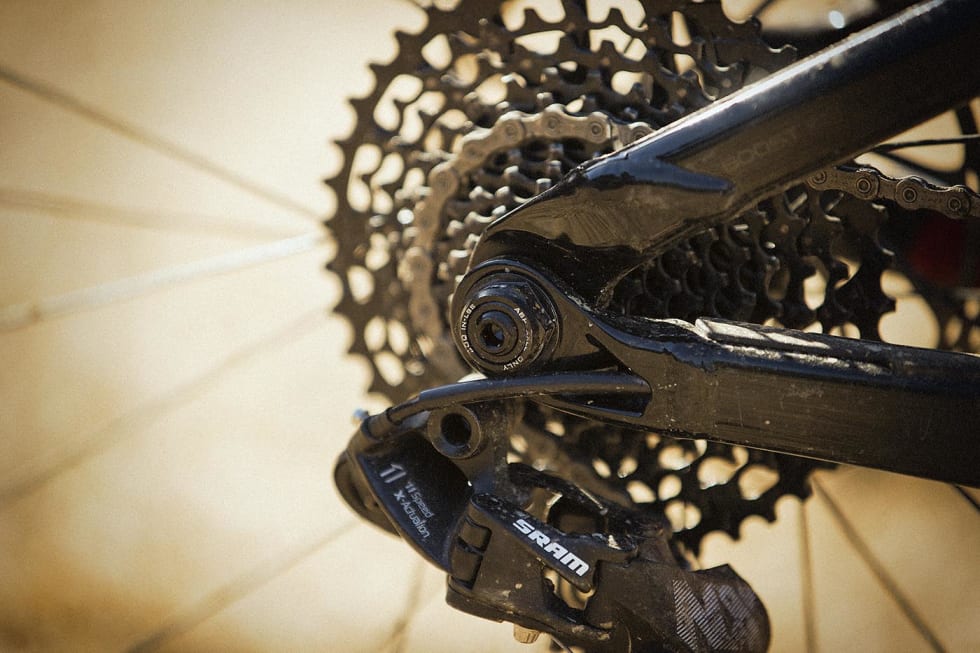 AKTIVT LEDD: Trek kaller det Active braking Pivot. Dave Weagle kaller sin lignende konstruksjon Split Pivot - leddet rundt bakakslingen motvirker at bremsing strammer opp bakdempingen. Foto: Kristoffer Kippernes Trek_detalj1