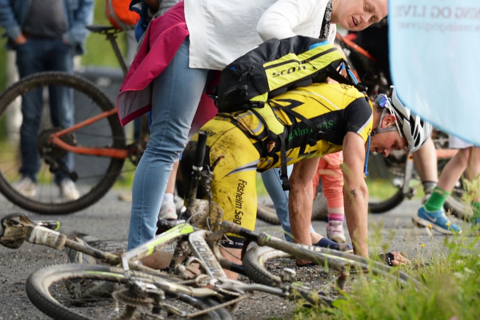 Selv for lokalkjente og drevne syklister ble de 15 milene en drøy opplevelse. Tormod Ulven fikk kramper så det holdt etter målgang. Foto: Kent Murdoch Tormod Ulven