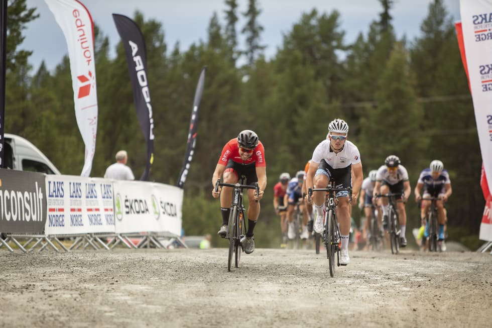 TØFT: Det ble spurtet i gruppe etter gruppe på dagens etappe. Foto: Pål Westgaard Stage 2 finish Kristoffer Ylven Westgaard - Pål Westgaard 1400x933