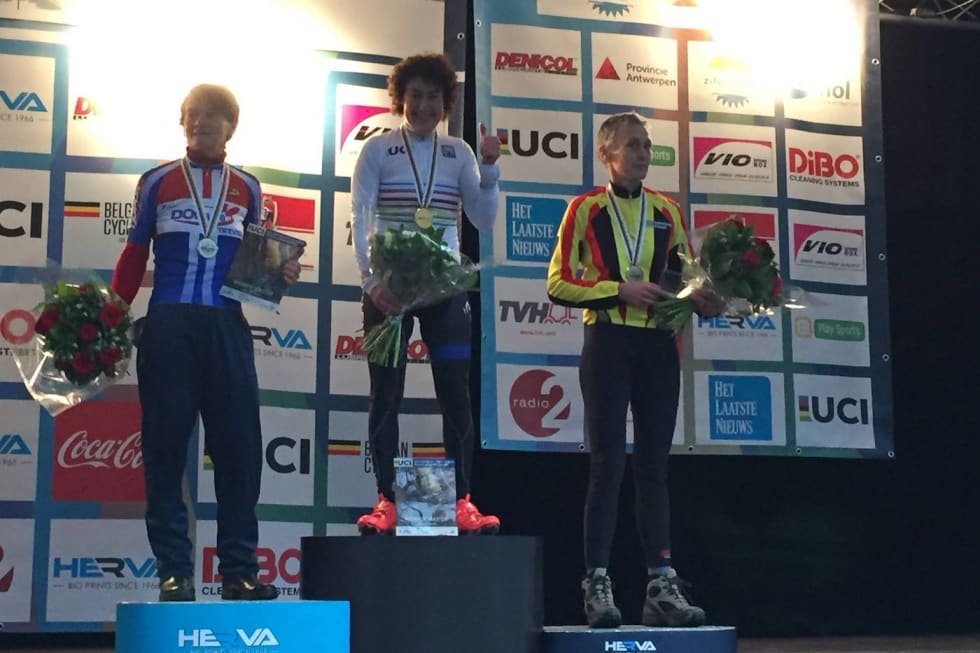 VERDENSMESTER: Gjertrud Bø vant masters-VM i kross i fjor. Foto: Privat Gjertrud Bø VM Kross Mol 2016 - Foto Privat 4 1400x933