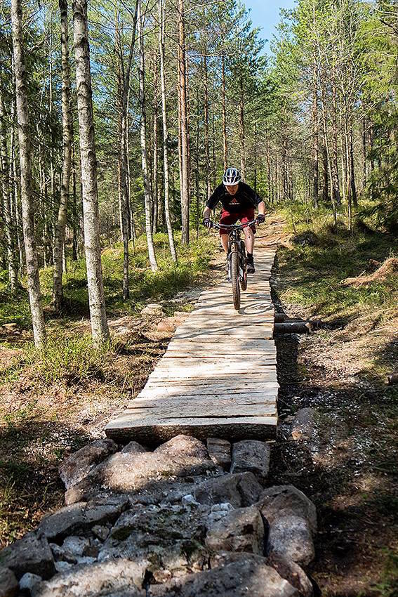 Nylaget sti må selvsagt testes. Foto: NOTS Oslo og Omegn NOTS dugnad Pioneren May 10 2016 Foto NOTS OO