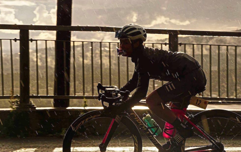 FUKTIG: Caroline Vamnes syklet 73 runder opp Grefsenkollen, mange av dem i pøsregn. Foto: Bjørn Saksberg Caroline Vamnes - Saksberg 1400x883