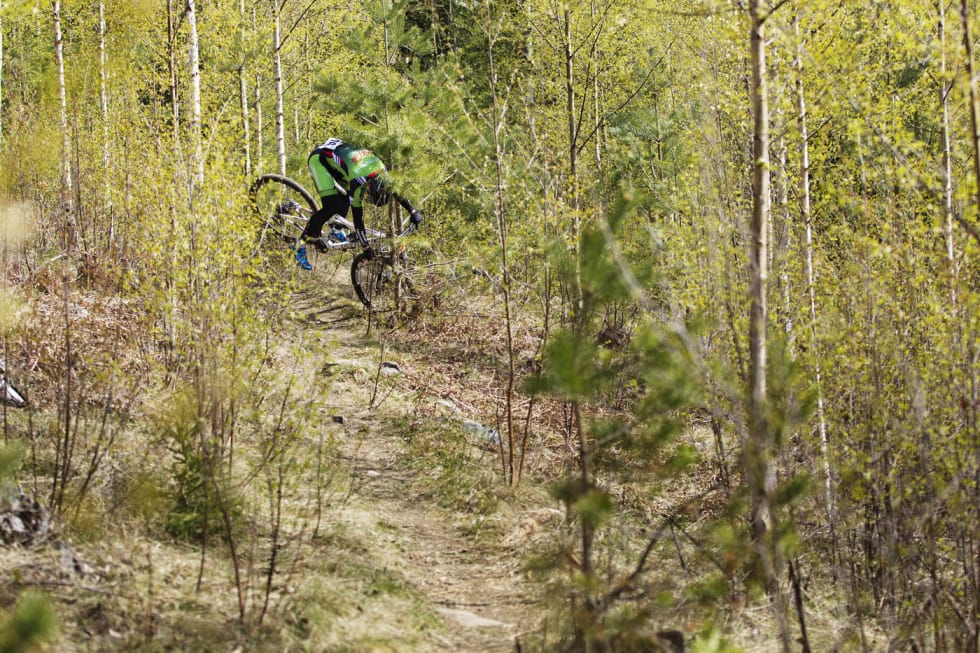 SE OPP!: Raske stier kan lure de fleste, her sto plutselig ett tre i veien. _KHK1155
