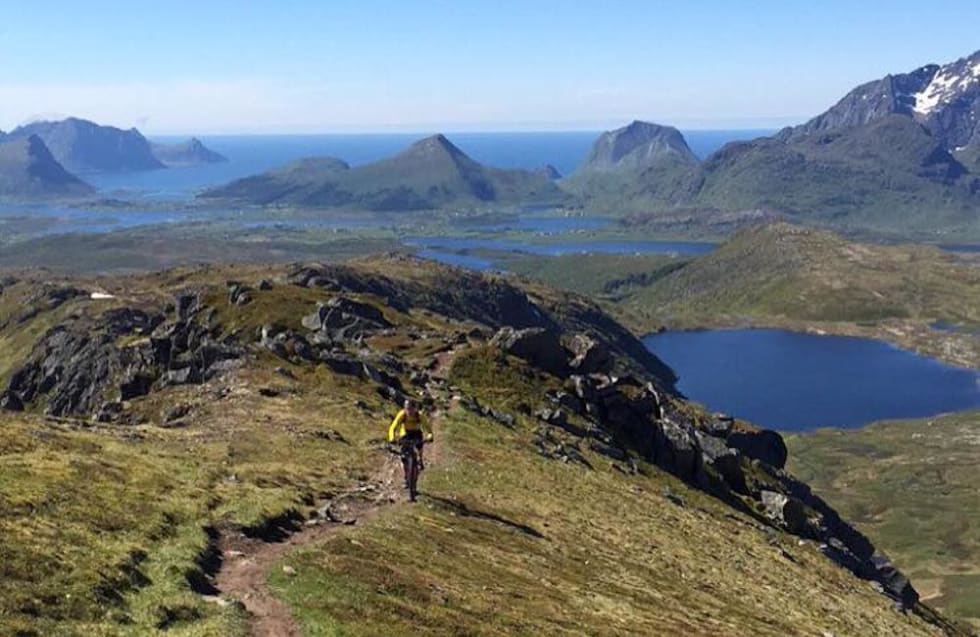 Stisyklistene får skylden for slitasje på stiene i Lofoten. Foto: Bjørn-Ståle Larsen På tur opp til Justadtind - Bjørn Ståle Larsen 1000x