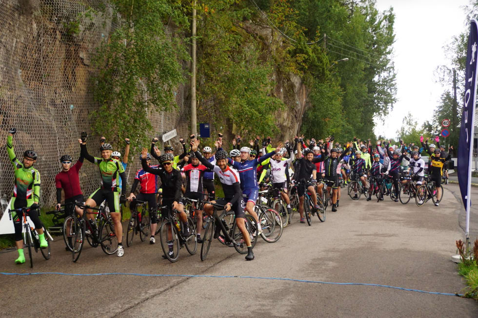 REKORD: God stemning før start på det som ble verdensrekord i everesting. Foto: Bjørn Saksberg STart - Bjørn Saksberg 1400x933