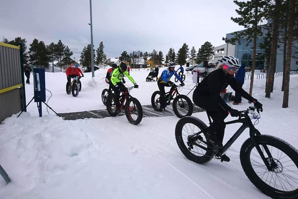 Feltet ut fra start. Foto: Nerskogen IL Skogen Fatbike 2018 - Nerskogen IL Sykkel 1400x933