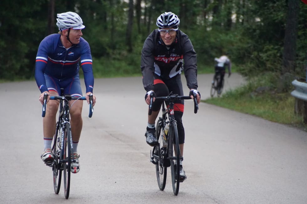 KONKURRENTER: Atle Thoresen (til venstre) og Maxim Golev på en av de 80 rundene opp Grefsenkollen. Foto: Bjørn Saksberg Atle Thoresen - Maxim Golev - smårpat - Bjørn Saksberg 1400x933