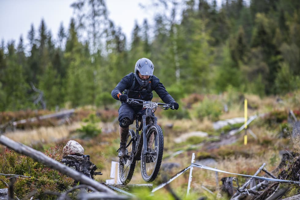 Lars Thomte, NOTS-sjefen i egen høye person, underveis i Hakadal Enduro. Foto: Pål Westgaard