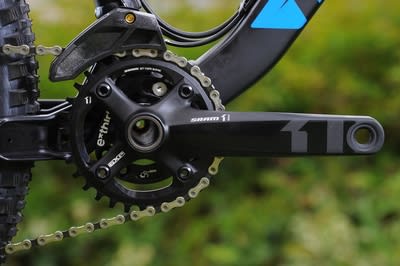 DRIVVERK: SRAM X01 med lett kjedefører og 32-klinge på kranken. Funksjonelt rett og slett.