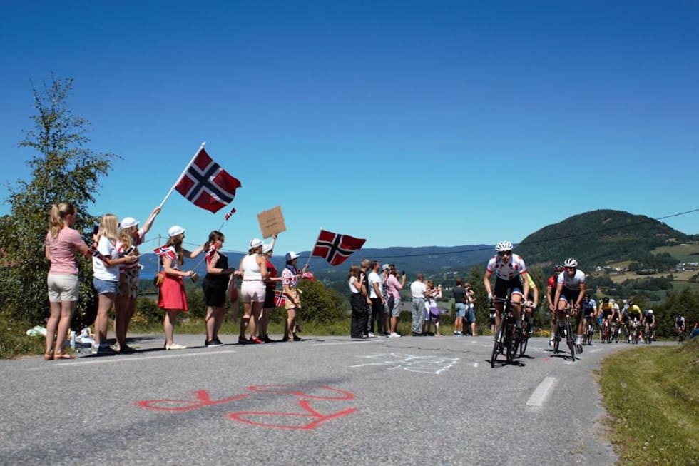 KLATRER: Jon Breivold på vei opp Lynnebakka. Foto: Kirsti Ruud JOn Breivold - Lynnebakke Rojan Rundfahrt 2018 - Kirsti Ruud 1400x933