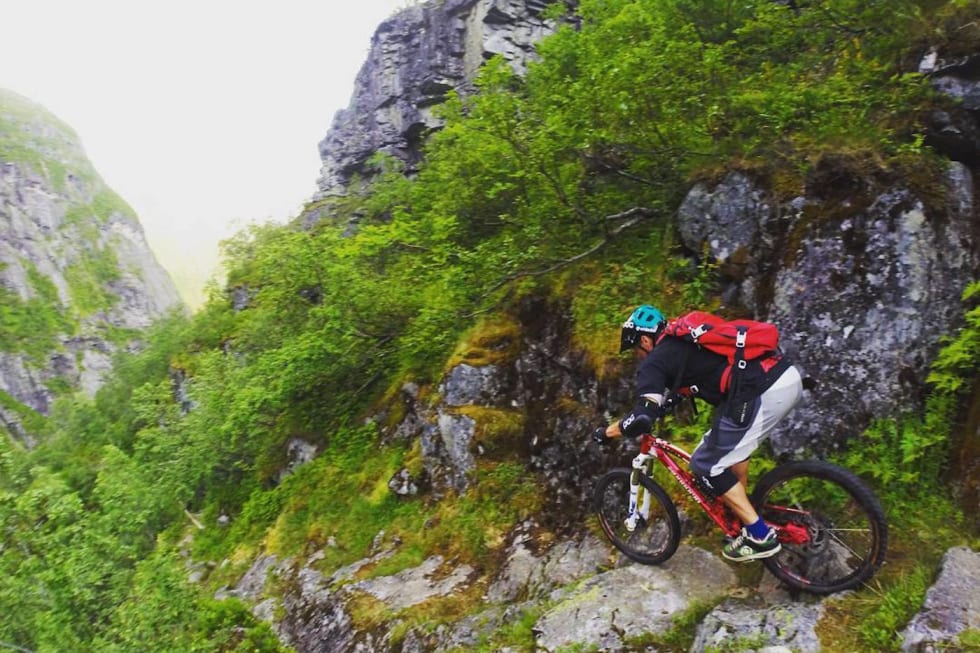 Fred Syversen på en prøvetur i Himalayastien. Foto: Sondre Nesje Fred Syversen Hansabakken Himalayastien - foto Sondre Nesje 1400x933