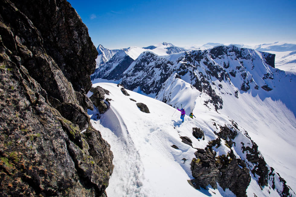 PÅ VEI OPP: Selv om det ikke er skikjøring øverst, er Gjuratind et utmerket skifjell. Foto: Terje Aamodt Gjuratinden
