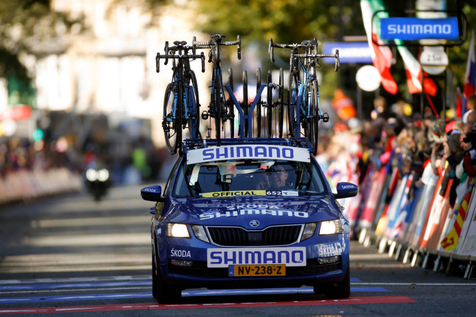 NYE BILER: Nå blir det blå Shimano-biler i Tour de France i stedet. FOTO: Shimano 376046-245O5NzQ_DVI2-84a438-original-1610640238(1)