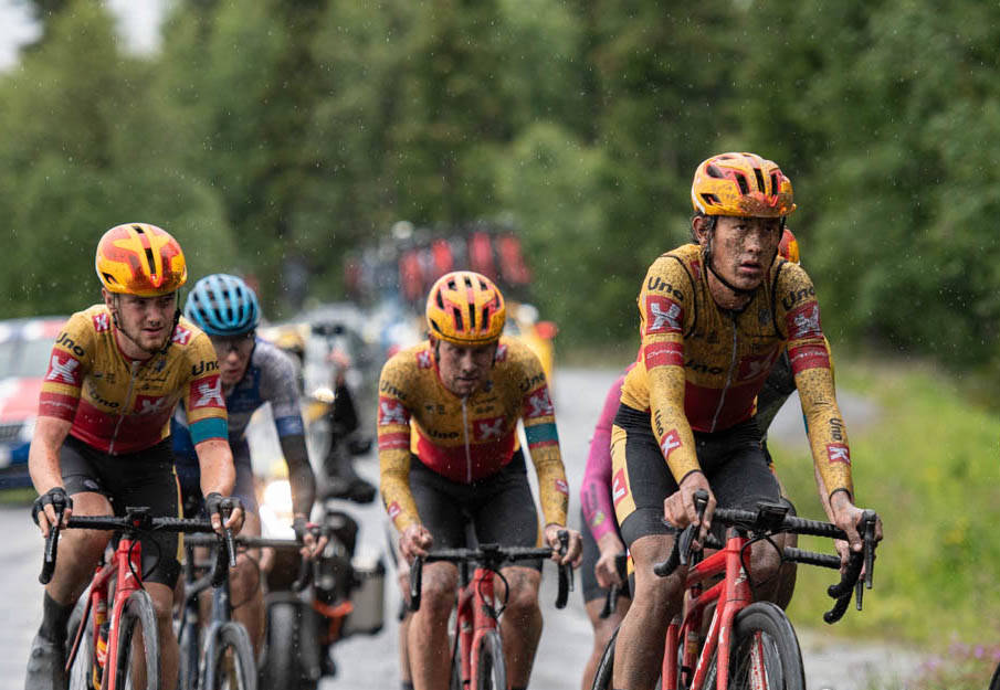 SEIGT: Men selv om Uno-X var mange, blir også disse gutta signe. Foto: Cecilie Christensen Tour te fjells 2020