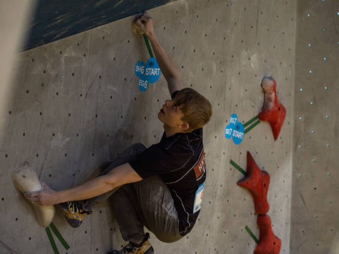 STARTPOSISJON: Vinner Ørjan Vaage etablerer i startposisjonen på et av kvalifiseringsbulderne. Foto: Torbjørn Wiik 6b9e71227656dc22aa444898e21268e9