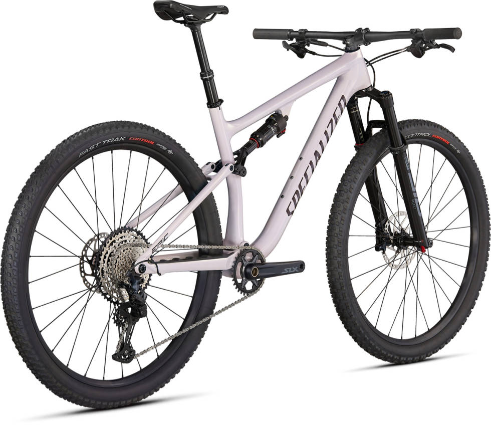 MER VANDRING: Epic EVO er mer stivennlig med mer vandring, senkepinne og grovere fordekk. Specialized Epic S-Works 2020