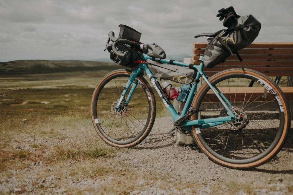 PAKK OG DRA: Alt du trenger, ser du på dette bildet. En lengre tur kan hjelpe deg å klarne hodet. Foto: Kristoffer H. Kippernes tips bikepacking