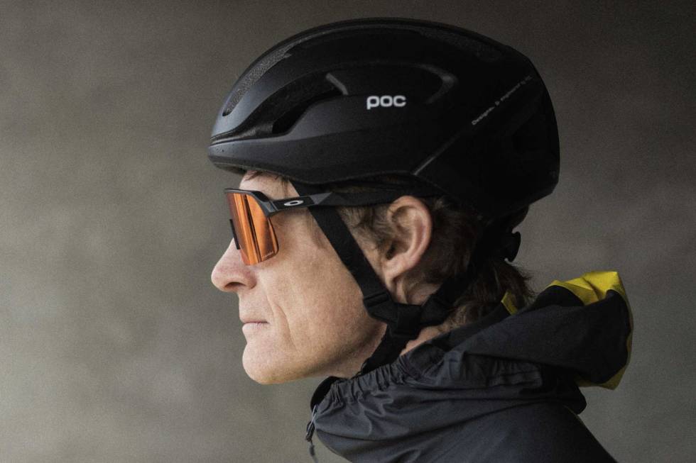 STILIG: POC har ikke lagt fra seg designfokuset. Omne Eternal ser ved første øyekast ut som en stilig landeveishjelm. Foto: Kristoffer H. Kippernes. test poc omne eternal sykkelhjelm