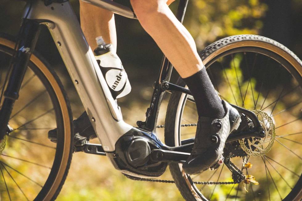 ENORMT: Enkelte batterier og motorer er større enn andre, her eksemplifisert på en Cannondale Topstone Lefty. Foto: Kristoffer Kippernes. _E5I2418