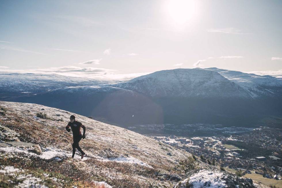 SNAUFJELLET: Det er ikke alltid snøen ligger dyp i fjellet heller. Foto: Kristoffer H. Kippernes Løping på fjellet
