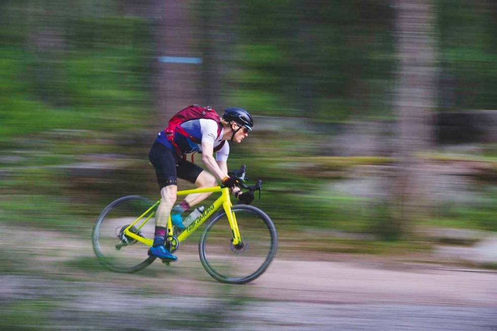 Merkelig ritt: Birken med bukkestyre er like undersolgt som det er stuet vekk. Ikke får du merke heller. Øyvind Aas under opptrening til rittet. Foto: Kristoffer Kippernes. Årets-beste-10