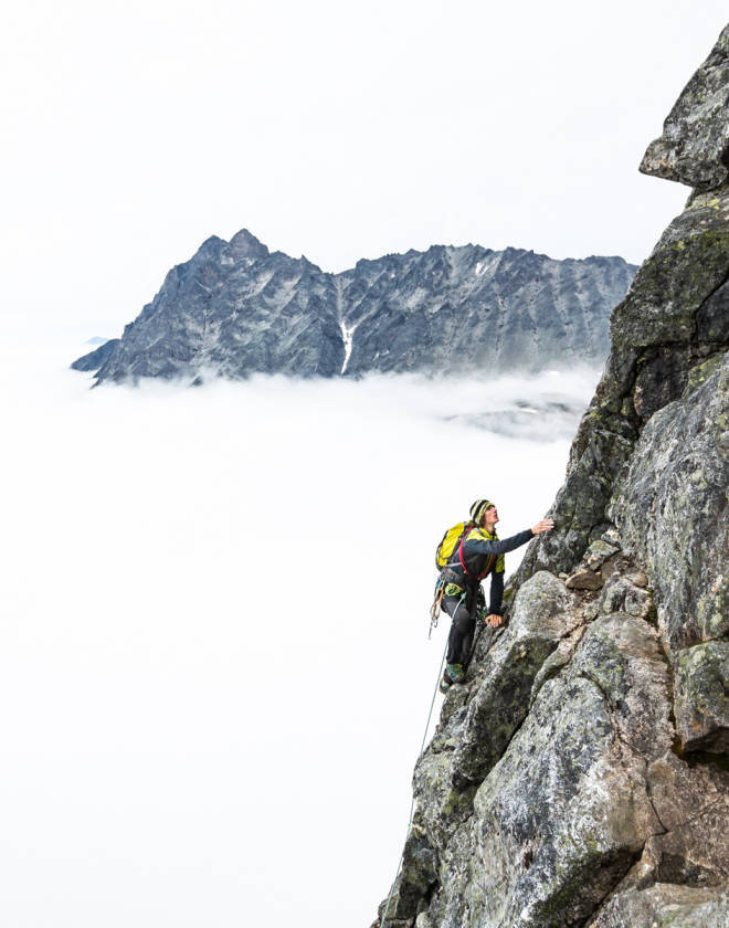 NESTEN 100 ÅR SENERE: Verdens beste klatrer, Adam Ondra, i Nordveggen på Hornet. Foto: Terje Aamodt Nordveggen Romsdalshorn