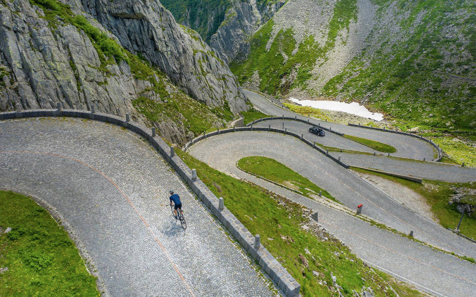 LANGTUR: Med 120 km og 2200 høydemeter rekkevidde kan du dra på langtur med Addict eRide, også opp Sant Gottard passet her. Scott Addict eRide