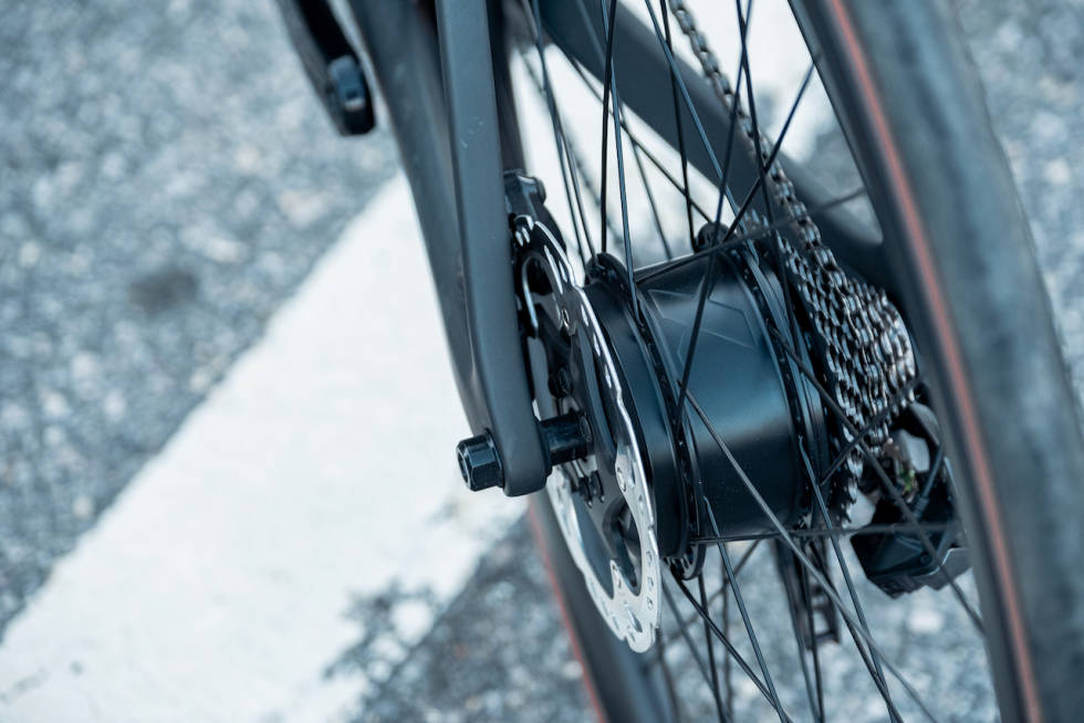 LITEN MOTOR: Mahle X35-motoren gir 40 Nm med kraft gjennom baknavet. Scott Addict eRide
