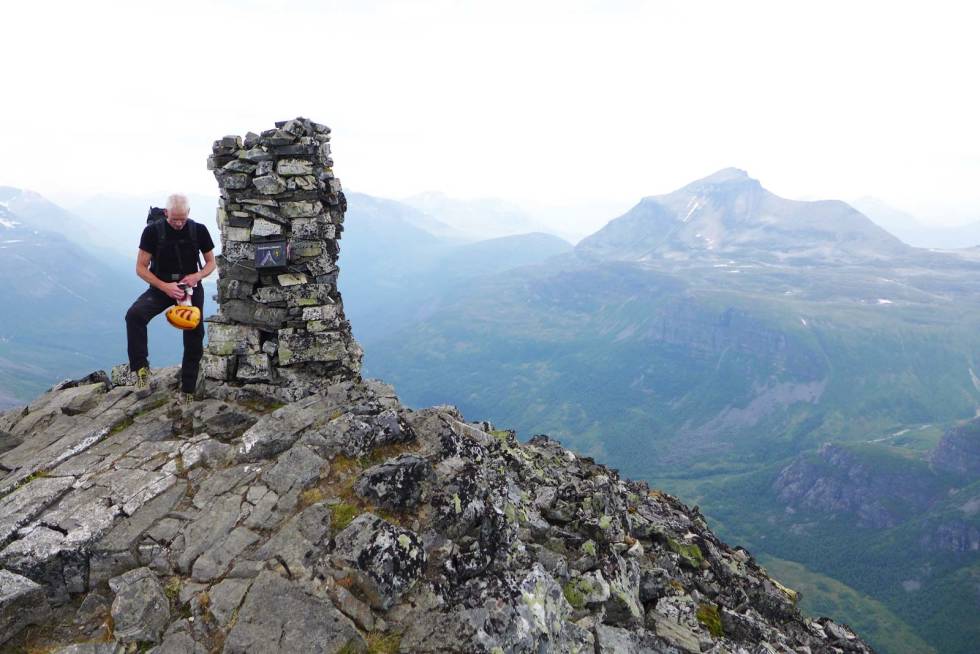 FJELLMANN: Albert på toppen av Innerdalstårnet på Nordmøre. Bilde: Dag Jørund Vik Albert-Lunde-Portrett-4