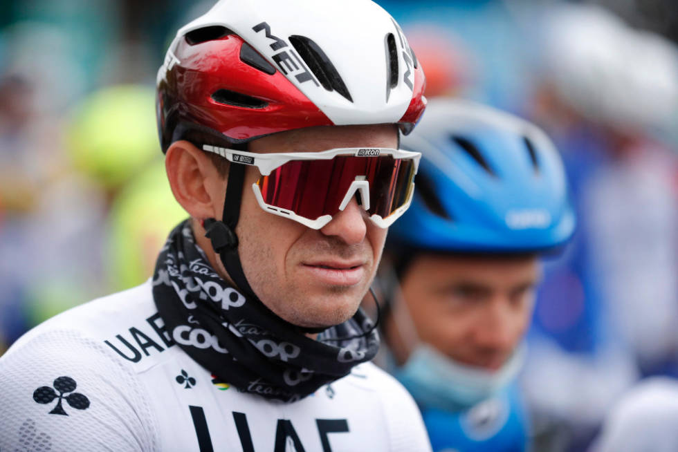 KRYSSER FINGRENE: Alexander Kristoff håper det ikke blir flere rittavlysninger, og at sesongen går som planlagt i mars og april. Foto: Cor Vos alexander kristoff - uae team emirates