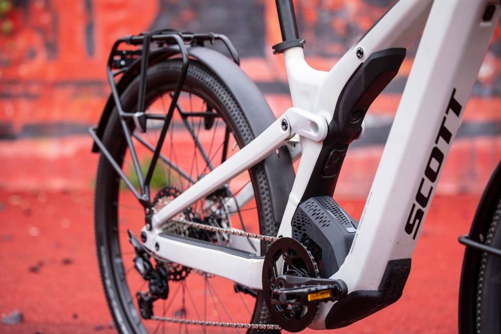 STERK MOTOR: Bosch-motoren sitter trygt nede mellom underrør og seterør. SCOTT AXIS ERIDE