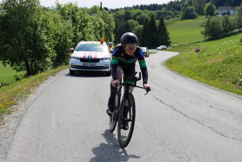 KLAR SEIER: Amalie Christensen tok en dominant seier i årets første Norgescup. Foto: Henrik Einangshaug amalie christensen norgescup landevei tempo skatval