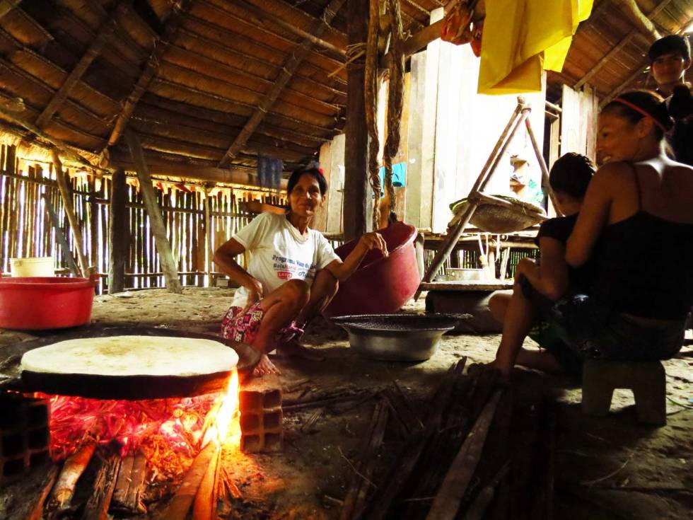 GJESTFRITT: På besøk hos lokalbefolkningen, som synes det er stas med besøk. Amazonas-på-flåte-7