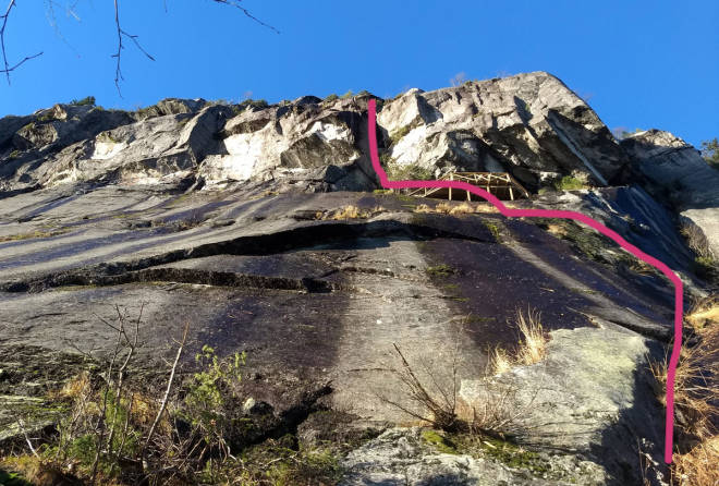 PLATTING: Den nye ruta går forbi en av plattingene som er bygd i forbindelse med den planlagte via ferrataen. Foto: Tellef Storebakken Andersnatten via ferrata klatring