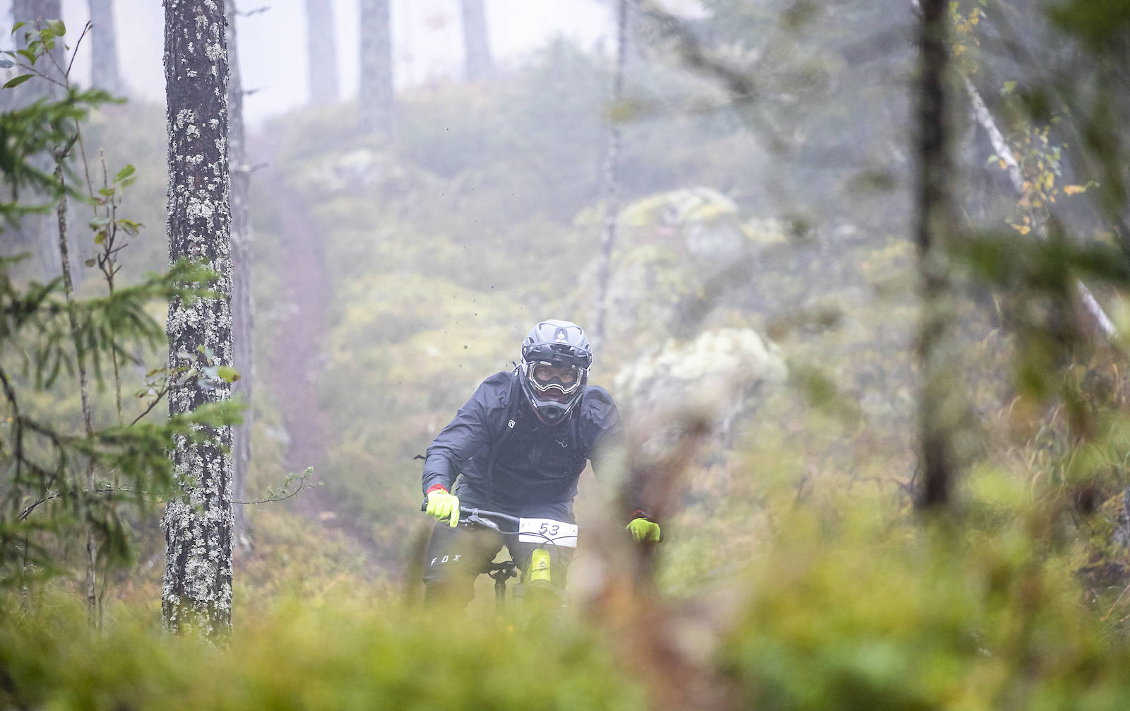 André Fjæra Bratli ut av tåka. Foto: Pål Westgaard