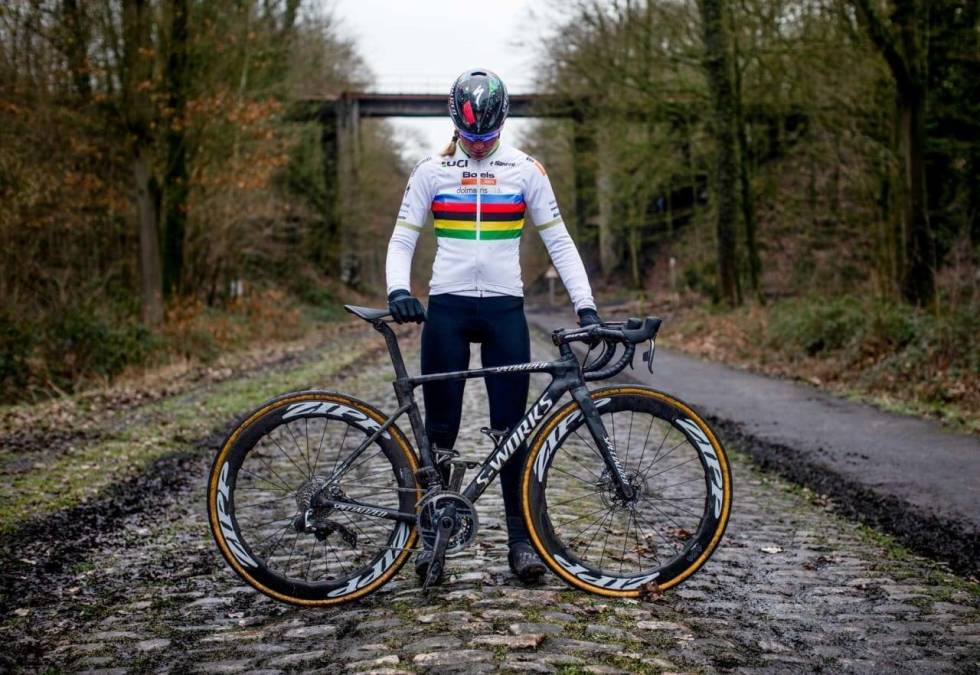 OMSIDER: 2021 er året der kvinnene får konkurrere i Paris-Robaix for første gang. Foto: Specialized. anna-van-der-breggen