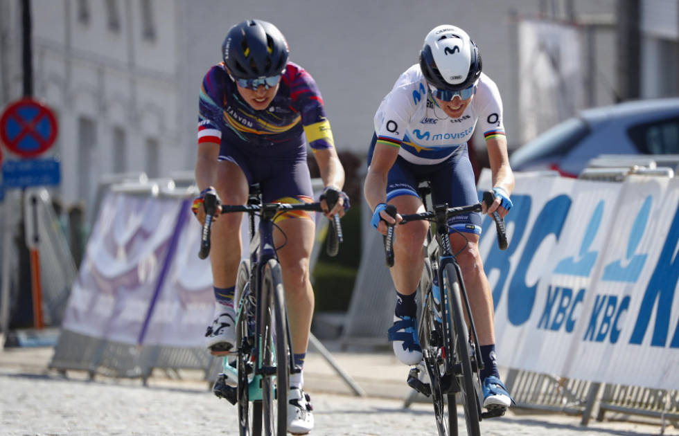 FAVORITTER: Kasia Niewiadoma og Annemiek van Vleuten distanserte konkurrentene på imponerende vis i Dwars door Vlaanderen. Foto: Cor Vos annemiek van vleuten kasia niewiadoma flandern rundt 2021