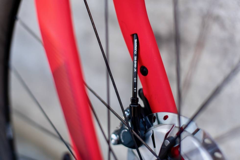 SKJERMFESTER: Det er ikke ofte vi ser det på en så skarpskodd racer. Praktisk på våte langturer. Argon18 Krypton CS