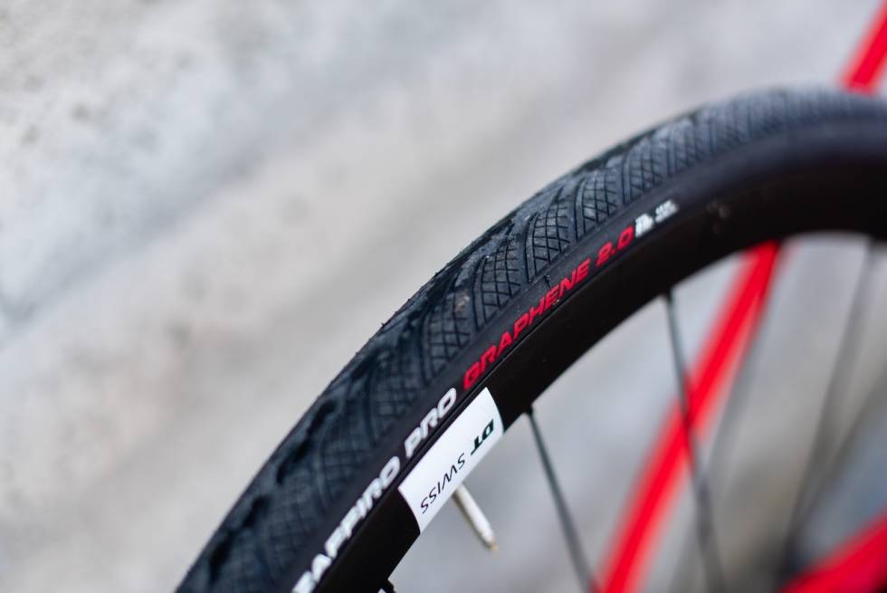 SOLIDE DEKK: Dekkene har mønster og vil fungere bra på grus, den middels smale bredden til tross. Argon18 Krypton CS