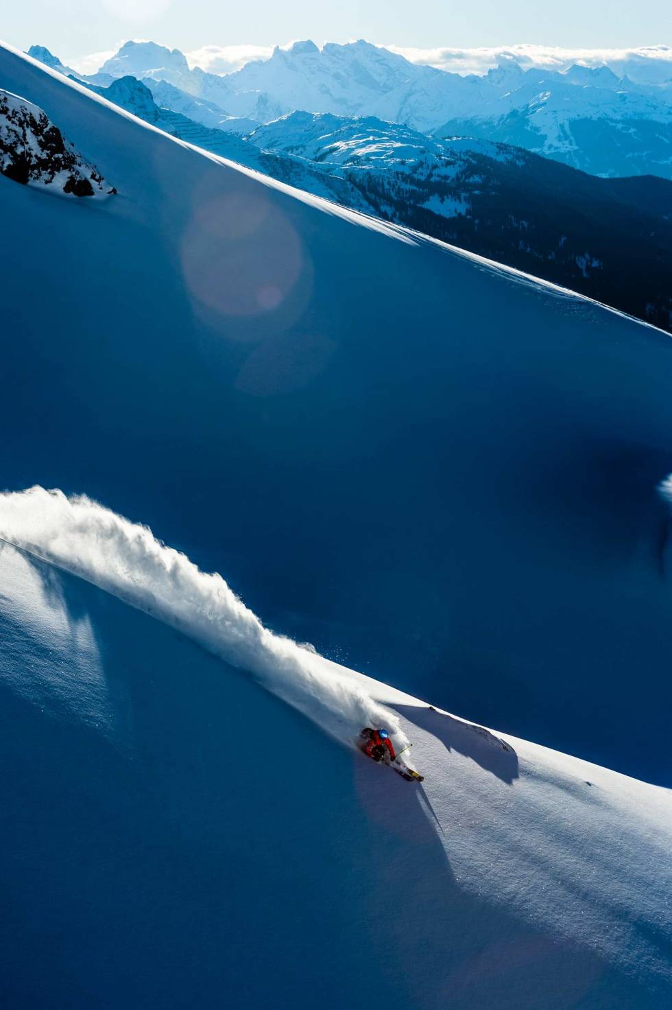OVER ZÜRS: Sandra Lahnsteiner koser seg i lia høyt over Zürs. Bilde: Mattias Fredriksson Arlberg-2
